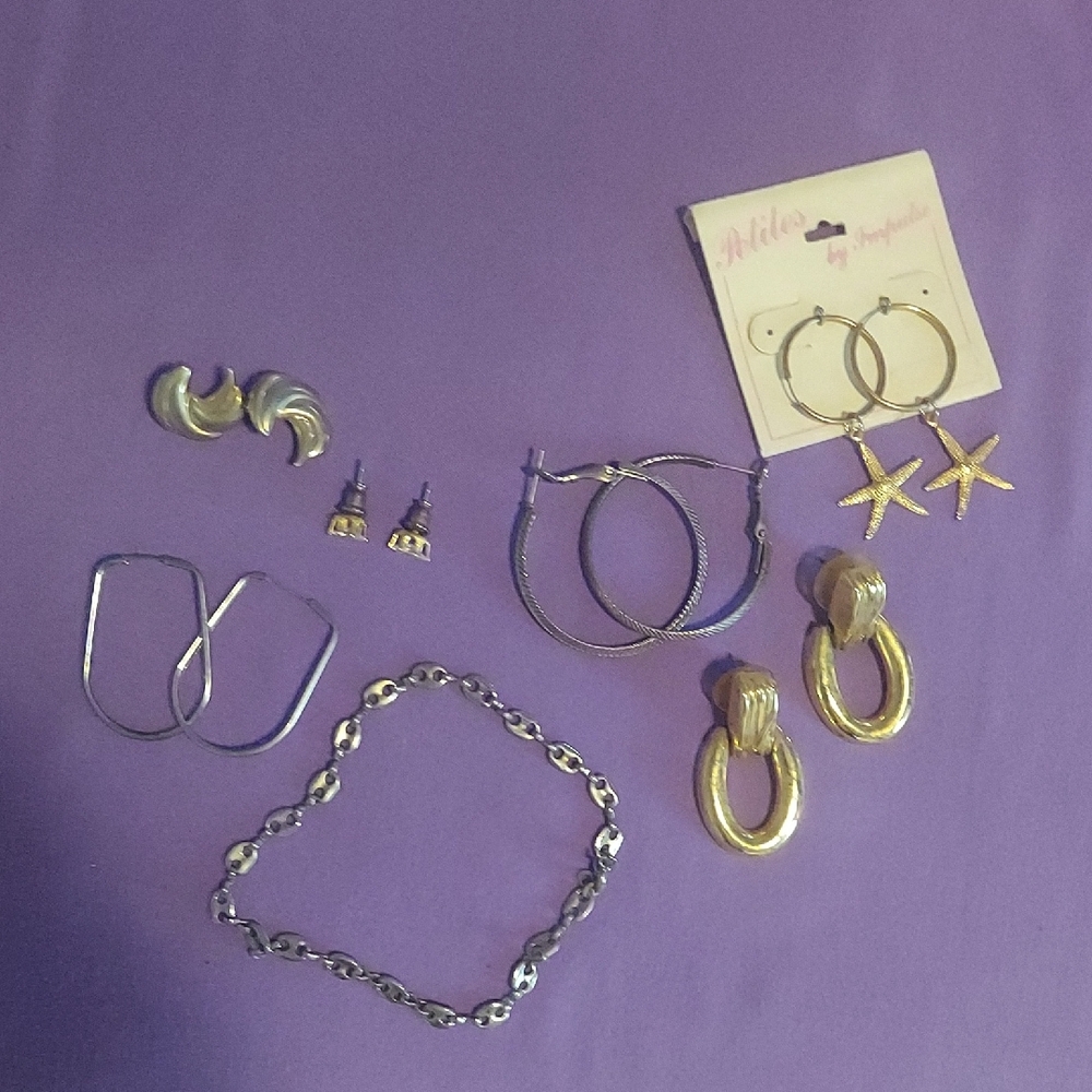 6/$10 7 Pcs. For $6  Set Of Gold and Silver Hoop Earrings Set (4)